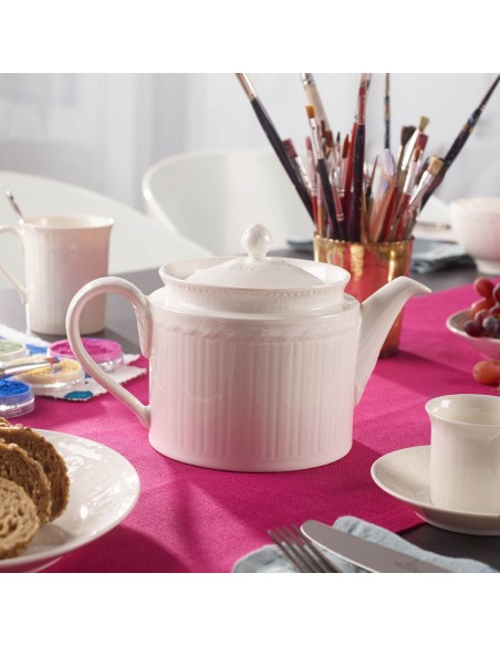 Tetera de porcelana blanca